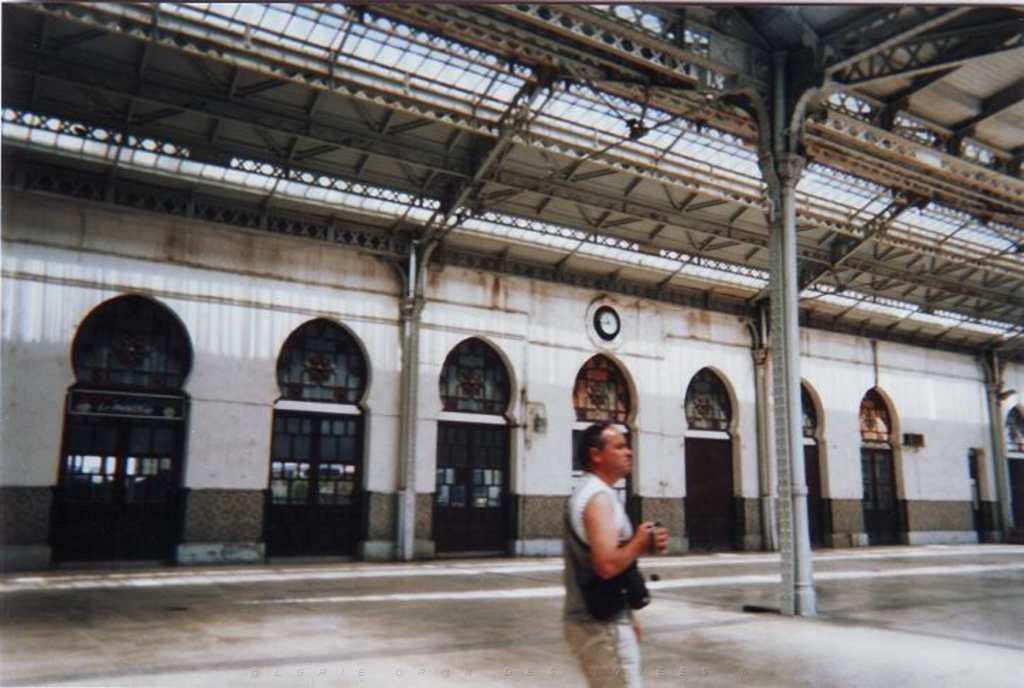 19 VOYAGE A ORAN 2005 LA GARE.JPG
